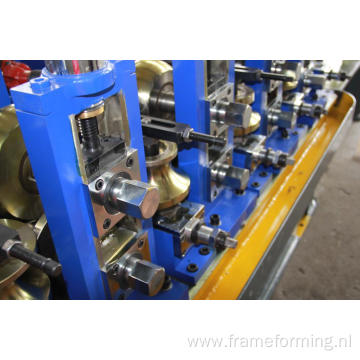 Roll forming machine to form carbon steel profiles/welded square tubes